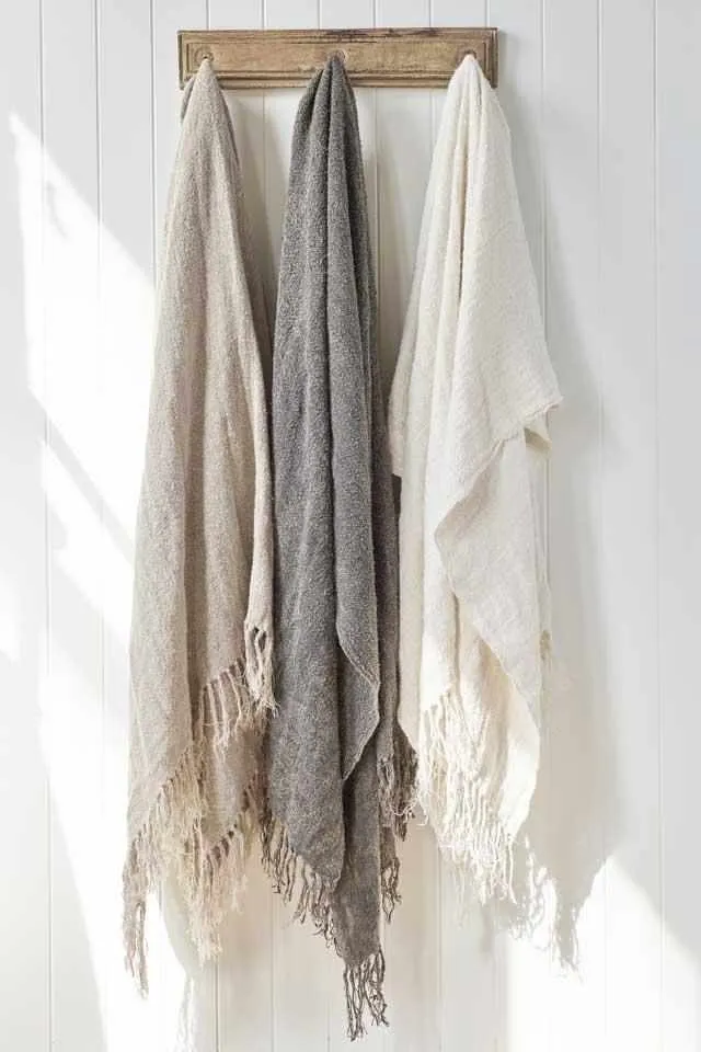 Bedouin oversized throw 200 x 140 Ivory