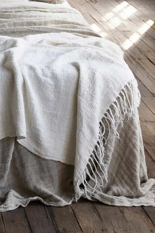 Bedouin oversized throw 200 x 140 Ivory