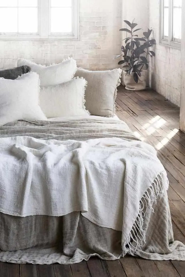 Bedouin oversized throw 200 x 140 Ivory